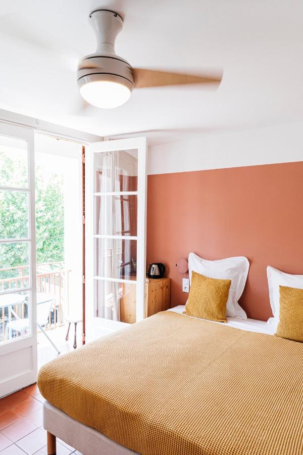 Hotel Voltaire Арль Экстерьер фото